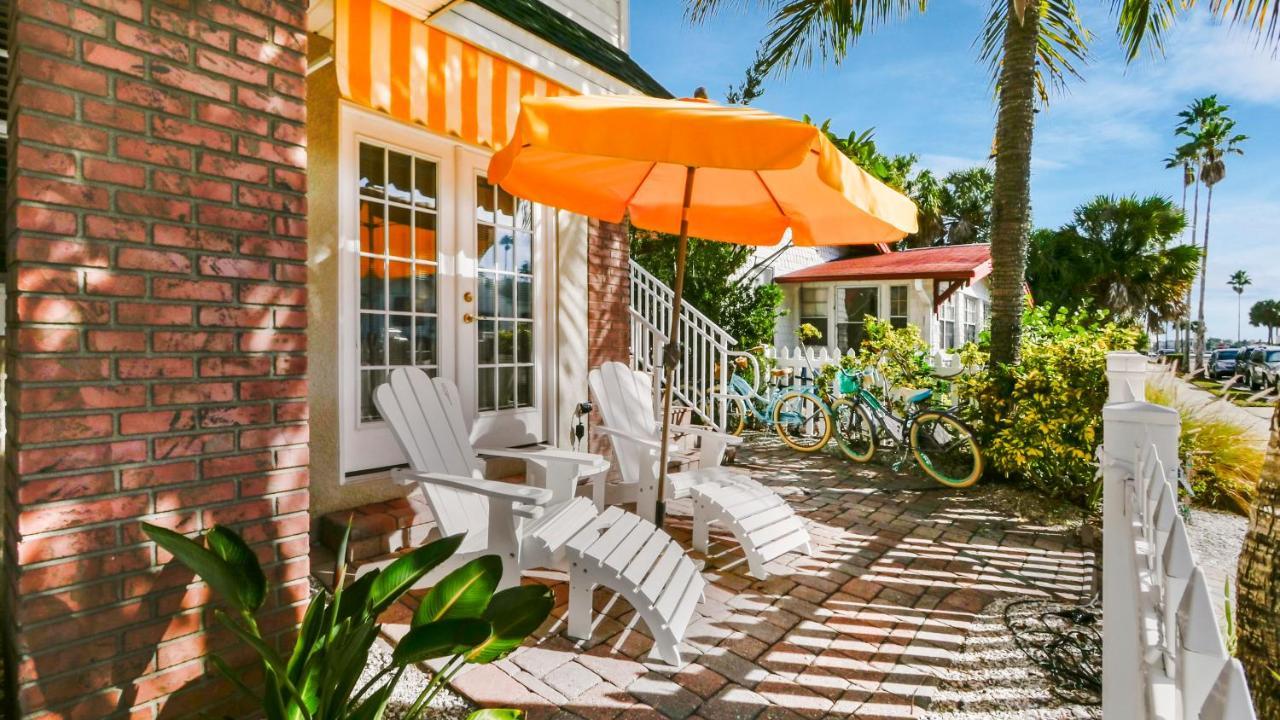Coconut Inn Pass-A-Grille Beach セント・ピート・ビーチ エクステリア 写真