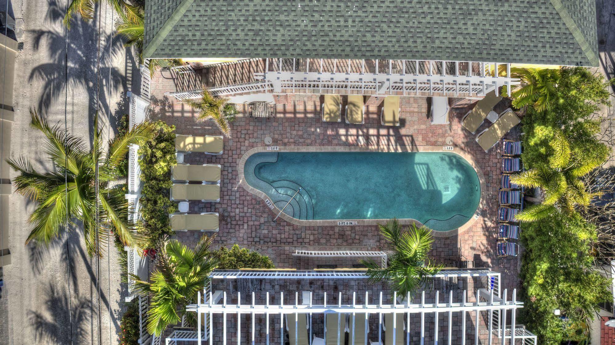 Coconut Inn Pass-A-Grille Beach セント・ピート・ビーチ エクステリア 写真